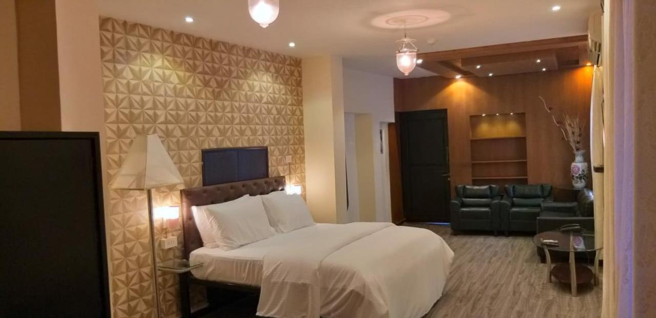 Creek Hotel - Panadzsi Kültér fotó
