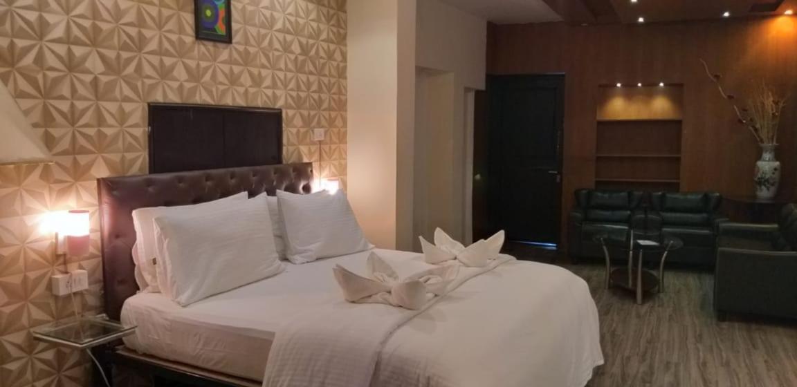 Creek Hotel - Panadzsi Kültér fotó