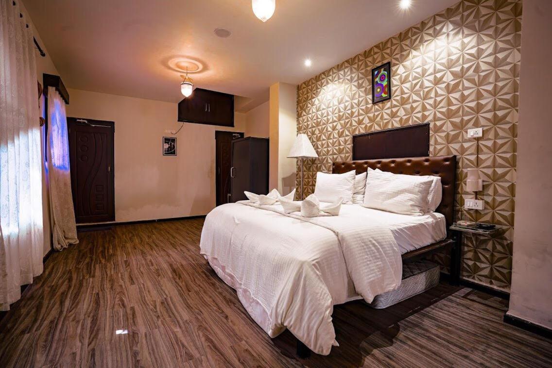 Creek Hotel - Panadzsi Kültér fotó